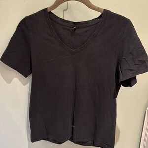 Uniqlo black v neck t-shirt in EUC